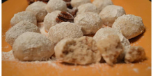 Around the World #2: Mexican Wedding Cookies (Pecan cookies)