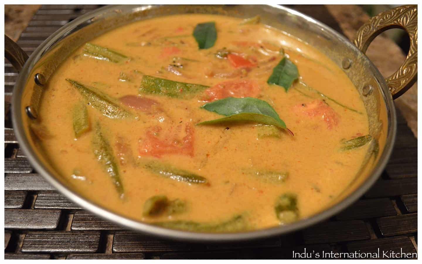 Vendakka curry (Bhindi curry)