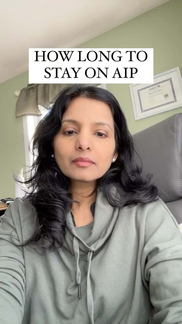 HOW LONG TO STAY ON AIP: AIP consists of two phases: AIP ELIMINATION AND REINTRODUCTION. You need to do both phases right to get the benefits! Are you AIPing the right way? #aipcoach #rheumatoidarthritis #rawarrior #antiinflammatorydiet #reduceinflammation #reducepain #painandinflammation #rheumatoidarthritisdiet #healingdiet #eliminationdiet #aip #healingnaturally #foodismedicine